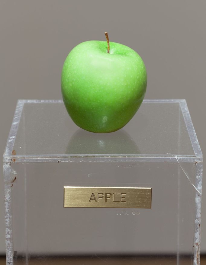 Yoko Ono: Apple, 1966.