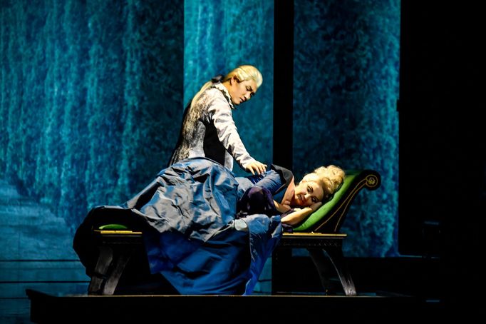 Kangmin Justin Kim jako Ruggiero a Pavla Vykopalová coby Alcina.