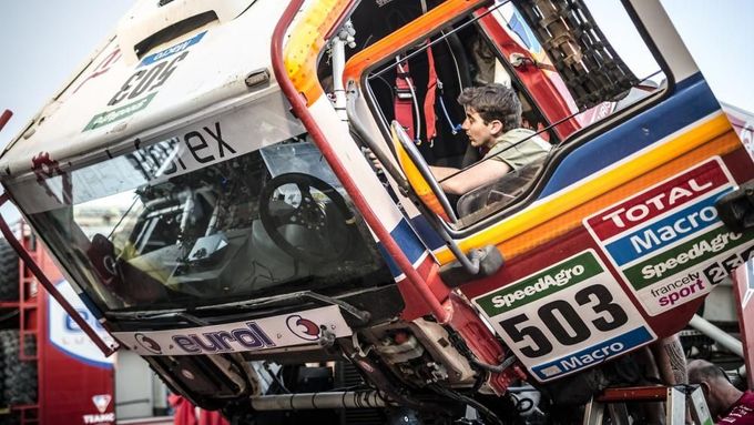 Aleš Loprais klesl v Rallye Dakar na šesté místo.