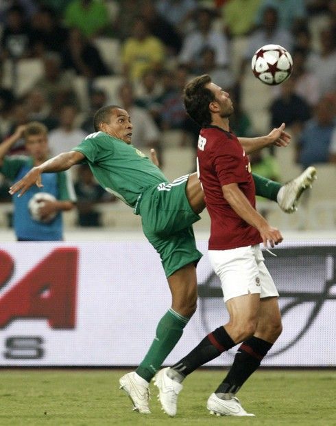 Gilberto Silva atakuje Patrika Bergera