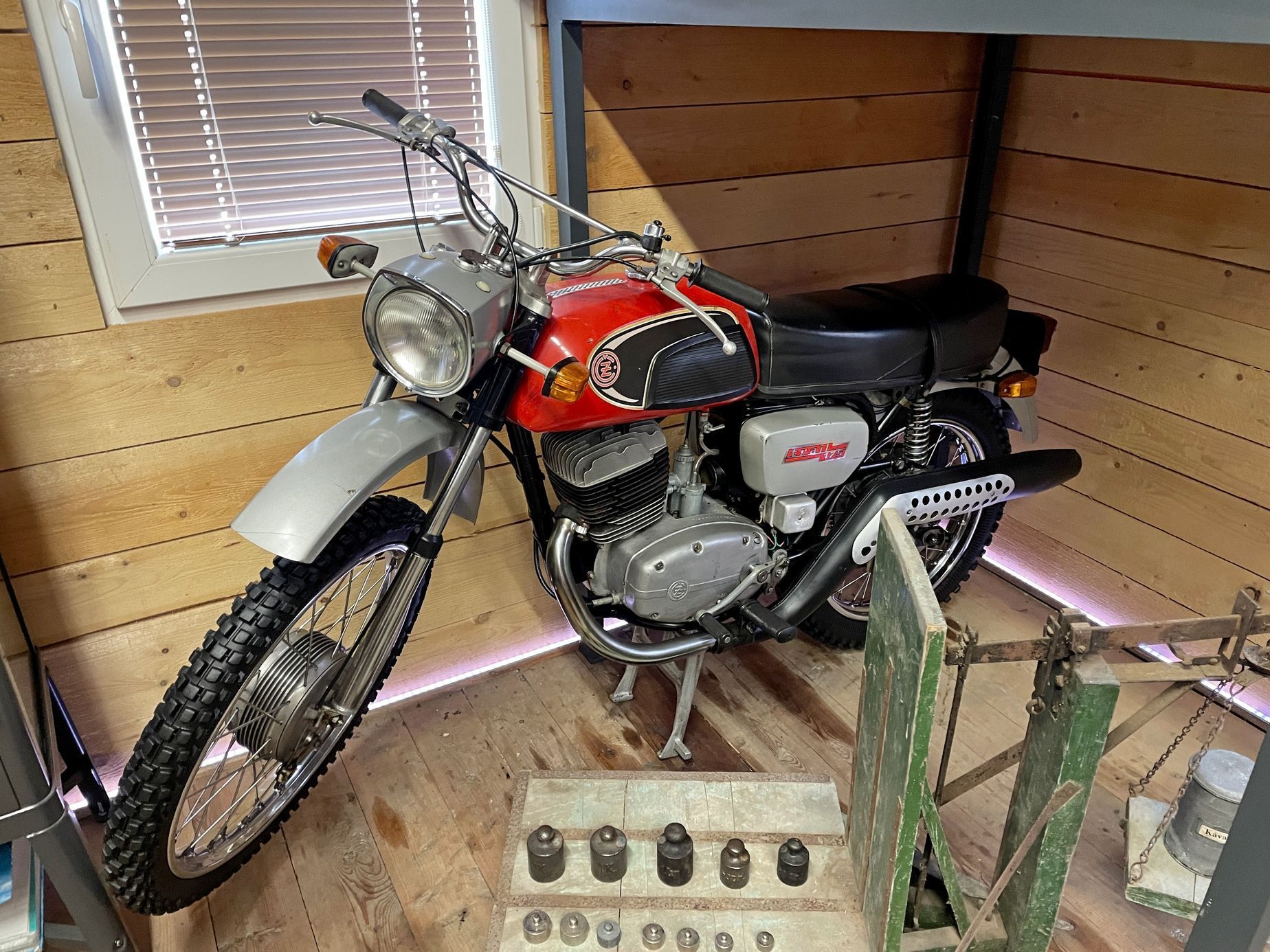 Motorky Retro Garáž duben 2024
