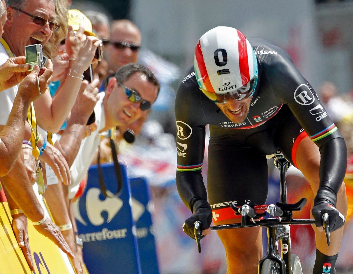 Švýcarský cyklista Fabian Cancellara jede během deváté etapy Tour de France 2012.