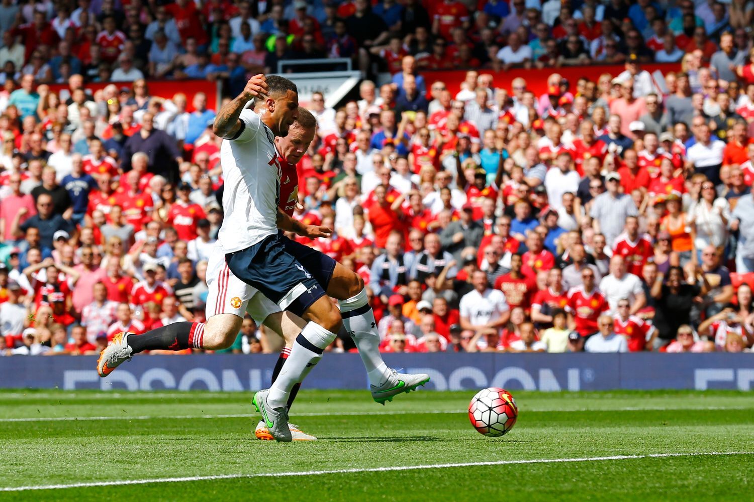 PL, Manchester United-Tottenham: Kyle Walker z Tottenhamu si dává vlastní gól