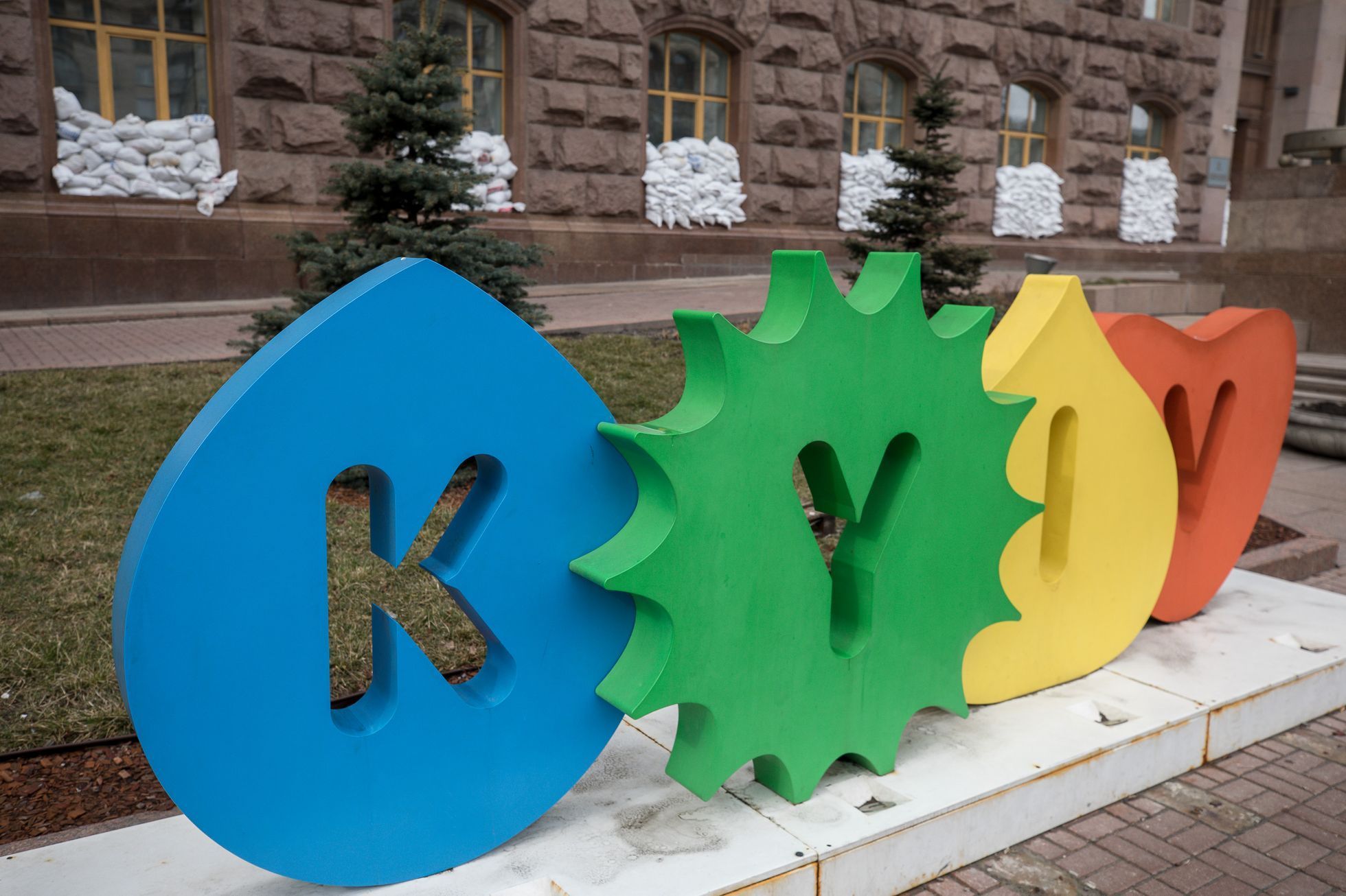 Opevnění Kyjeva, Válka na Ukrajině, zátarasy, vojáci, válka, Majdan, Ukrajina