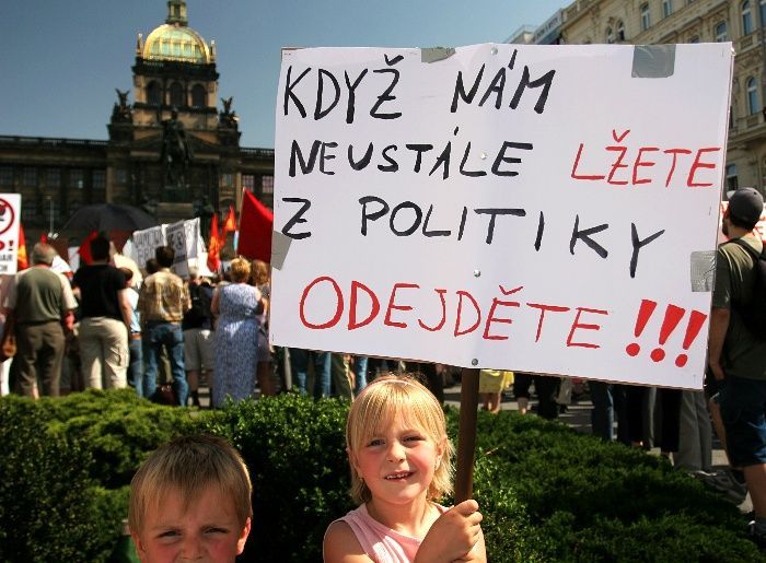 Demonstrace "NE základnám" na Václavském nám. - 02