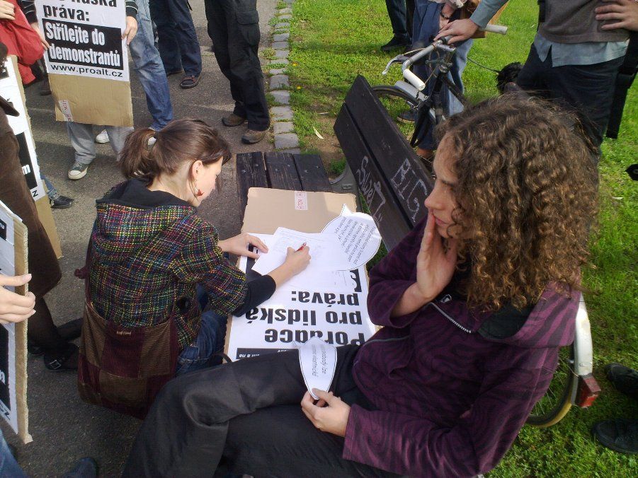 Demonstrace proti Romanu Jochovi