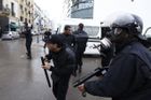 Teroristé přepadli muzeum v Tunisu. Zabili turisty z Evropy