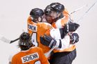 První gól Dvořáka za Anaheim, Voráček jistil výhru Flyers