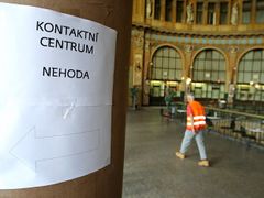 České dráhy zřídily po nehodě pro občany, kterých se vlakové neštěstí jakkoliv dotklo, provizorní kontaktní centrum. Vyhradila jim Vládní salonek na hlavním nádraží v Praze.