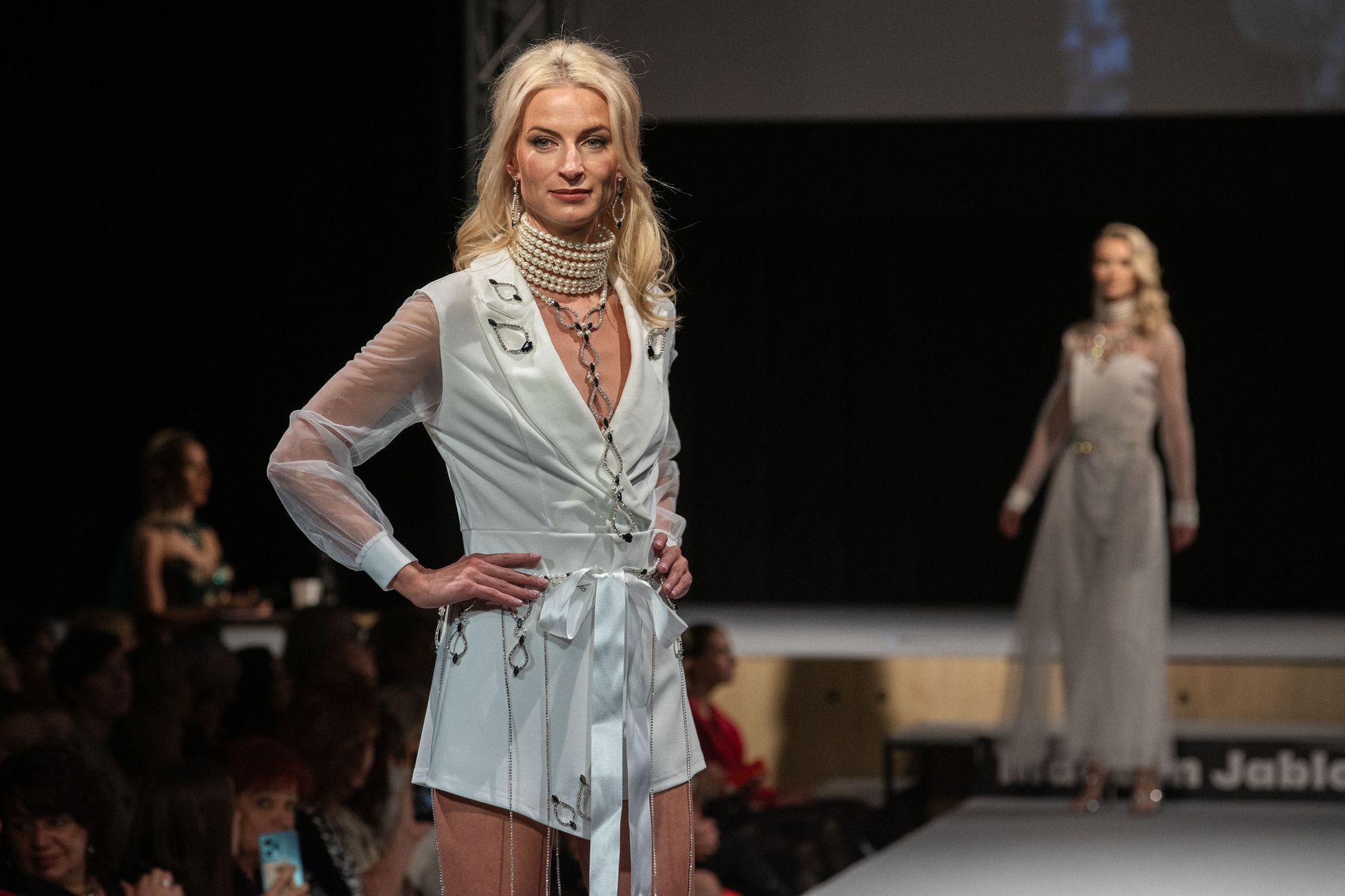 Módní přehlídka Made in Jablonec, šperky, bižuterie, móda, modelka