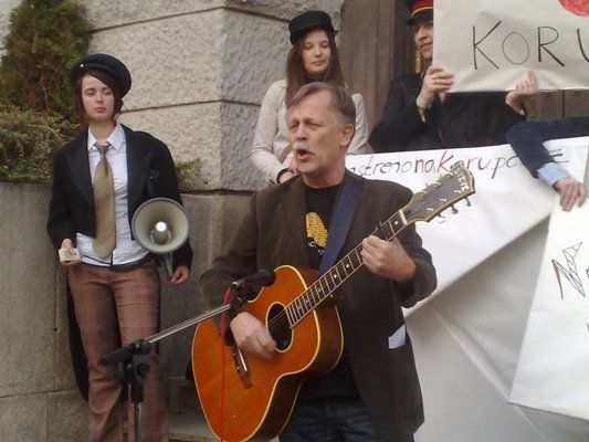 Protikorupční masopustní průvod