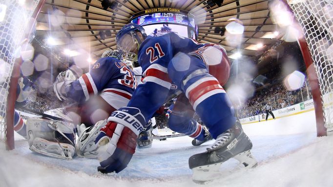 Stepan na brankové čáře zachraňuje Lundqvista ve finále NHL