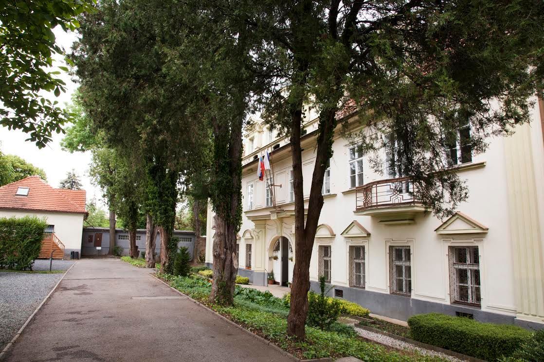 Vila v Bubenči, patřící ruské ambasádě,
