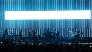 Snímek z pátečního koncertu Massive Attack na festivalu Metronome.