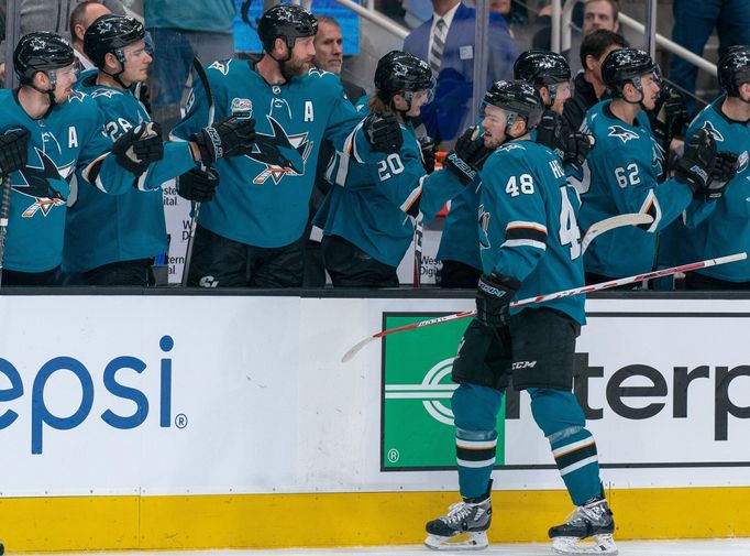 Tomáš Hertl se raduje po svém prvním gólu do sítě Pittsburghu