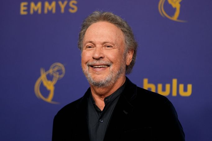 Na snímku z předávání cen Emmy je herec Billy Crystal.