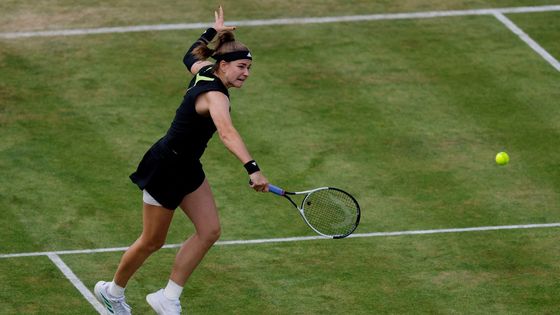 Karolína Muchová na turnaji v londýnském Queen's Clubu