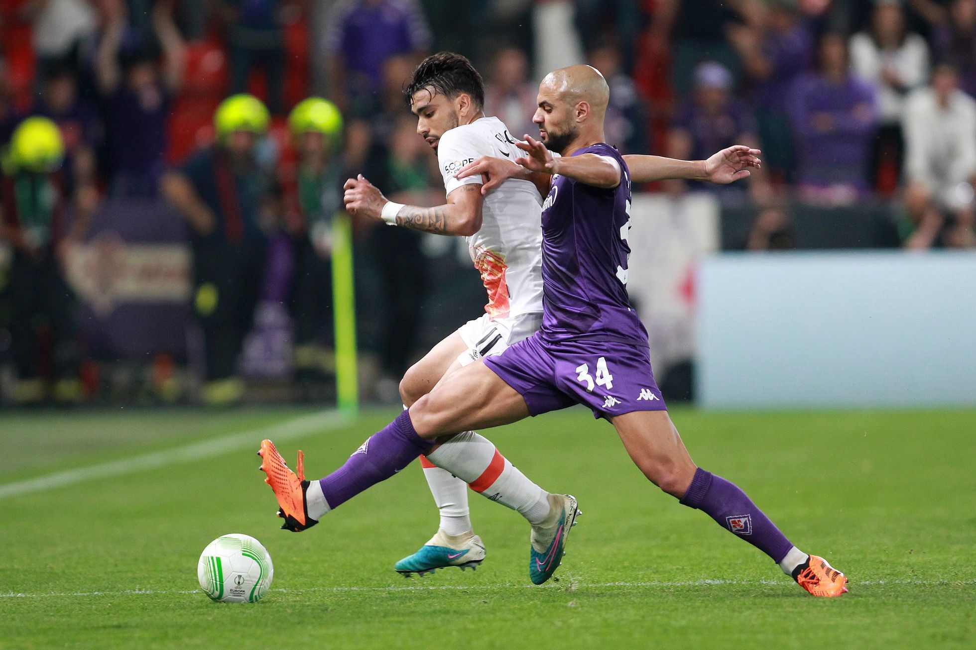 Lucas. Paqueta a Sufján Amrabat ve finále Konferenční ligy Fiorentina - West Ham