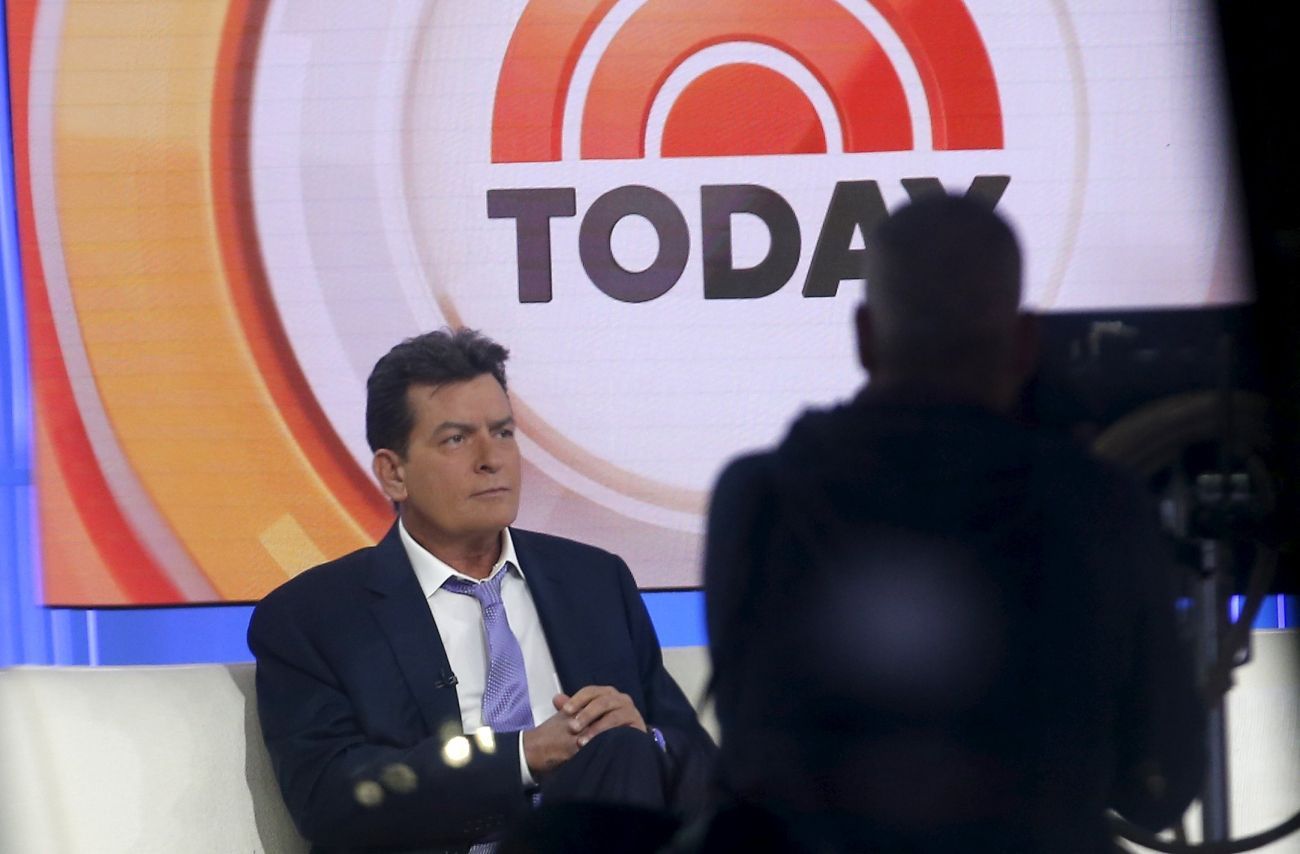 Charlie Sheen v pořadu televize NBC oznámil, že je HIV pozitivní