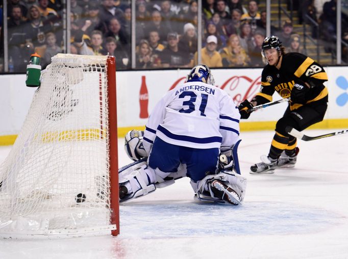 NHL, Boston-Toronto: David Pastrňák - Frederik Andersen (31)