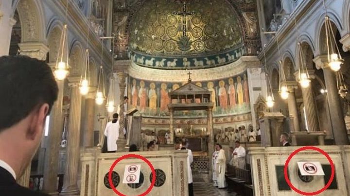 Vondráčkovo nové "čtveráctví". Chvástal se snímky z kostela, v němž se fotit nesmí
