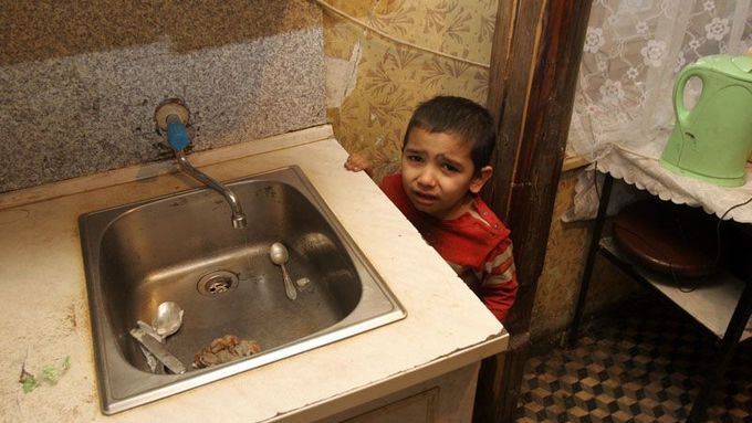 Zpráva Amnesty International připomíná vystěhování Romů ze Vsetína