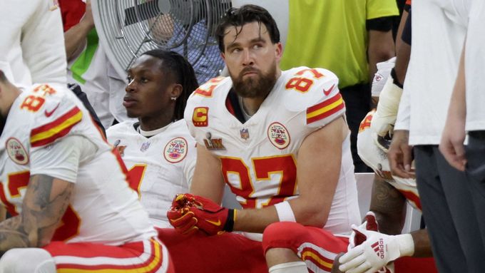 Prohráli, ale pomůžou. Vítězné oblečení týmu Kansas City zamířilo k lidem v nouzi.