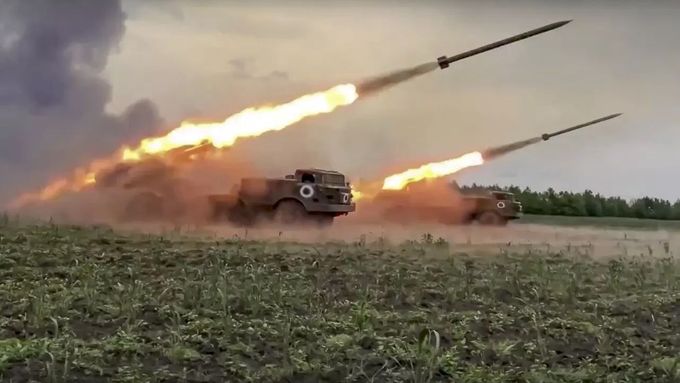 Šance ukrajinské armády na dobytí Chersonu jsou značné, podle dostupných informací se jim ofenzíva daří.