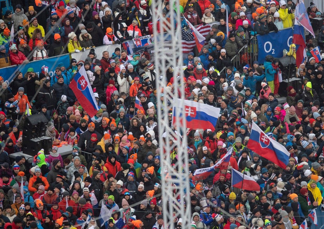 Slovenští fanoušci při sobotním slalomu SP ve Špindlerově Mlýně 2023
