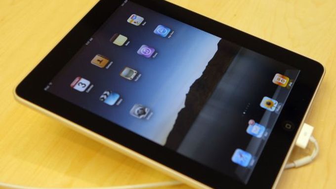 iPad se sice v Česku oficiálně zatím neprodává, ale v internetových obchodech k dostání je.