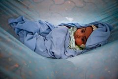 Čtyři dny a 31 mrtvých dětí. Rodiče viní vedení kliniky