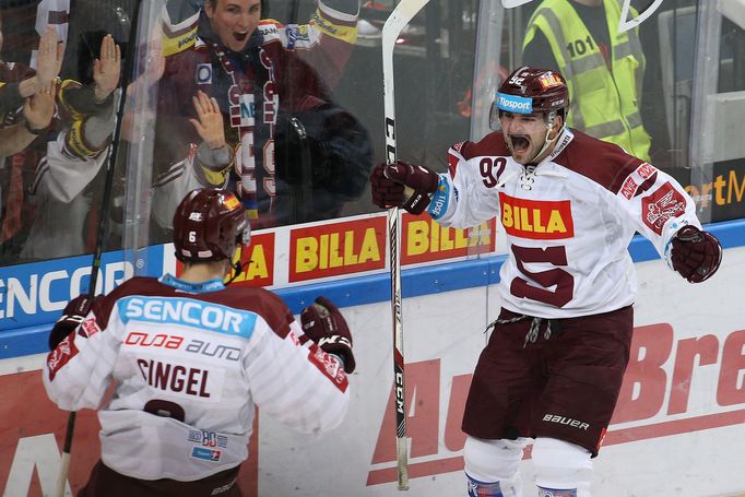 HC Sparta Praha - Kometa Brno, extraliga 2016/17. Lukáš Cingel a Dominik Uher