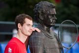 Originálního ztvárnění se dočkal také britský tenista Andy Murray. Tomu během turnaje v čínské Šanghaji představil vlastní terakotovou sochu.