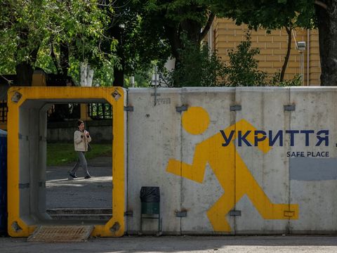 Díky Česku stavíme nemocnici pod zemí, ochrání před bombami, říká lékařka z Charkova