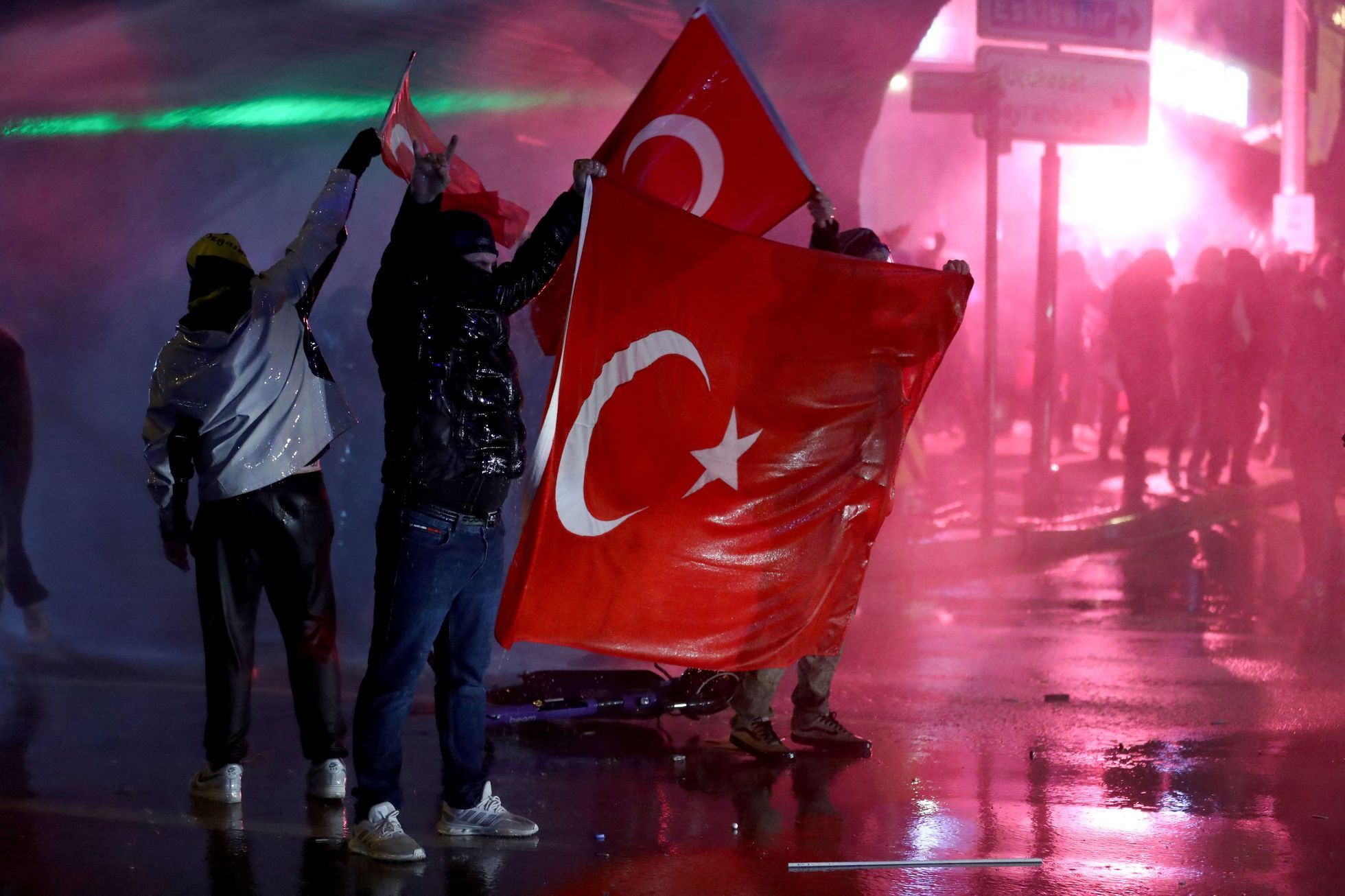 Turecko - protesty - zatčení starosty Istanbulu