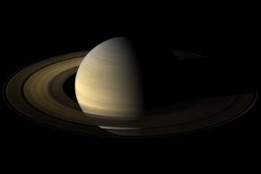 Vědci objevili nový obří prstenec Saturnu