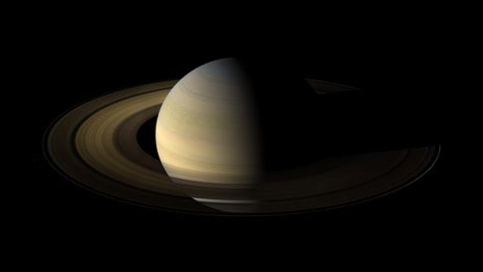Vědci objevili nový obří prstenec Saturnu