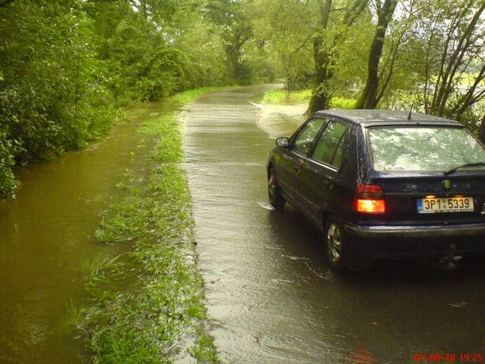 Rozvodněná Úhlava mezi Domažlicemi a Klatovy, sobota 7. srpna