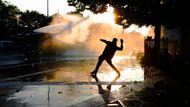 Petr Topič (Mafra) - Nepokoje během zasedání G20 v Hamburku. Vítěz Czech Press Photo v kategorii Aktualita (série).