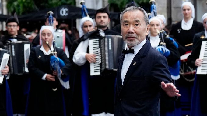 Haruki Murakami přiletěl do Evropy, aby převzal Cenu kněžny asturské.