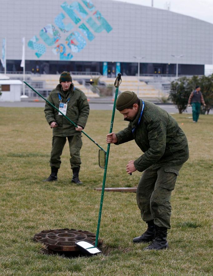 Policisté v Soči kontrolují kanály (Adler Park)