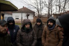 Maďarsko ruší tranzitní zóny na hranicích, kde zadržovalo migranty