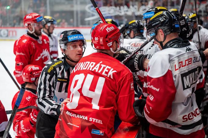 Strkanice v zápase Třinec - Sparta