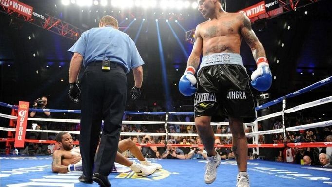 boxerské knockouty roku 2013 (Lucas Martin Matthysse vs. Lamont Peterson)