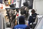 Belgická policie obvinila tři lidi z plánování teroristického útoku, chtěli zaútočit v Bruselu