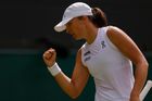 Wimbledon už Šwiatekovou neděsí. V Londýně si poprvé zahraje semifinále
