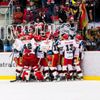 Třinec - Hradec, 4. semifinále play-off hokejové extraligy 2018: Radost hradeckých hokejistů po gólu v prodloužení