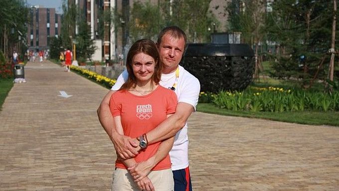 Reprezentační trenér Petr Kůrka a jeho dcera a jedna z největších olympijských nadějí Kateřina Emmons v olympijské vesnici.