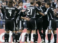 Fotbalisté Realu Madrid se radují z gólu, který španělské lize vstřelili Celtě Vigo.