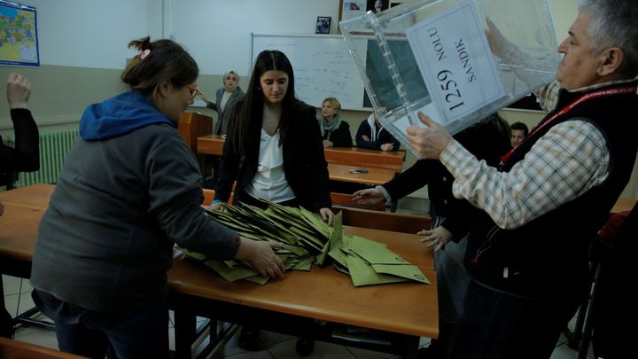 Nový istanbulský starosta nechá vyšetřit možnou korupci vládní strany